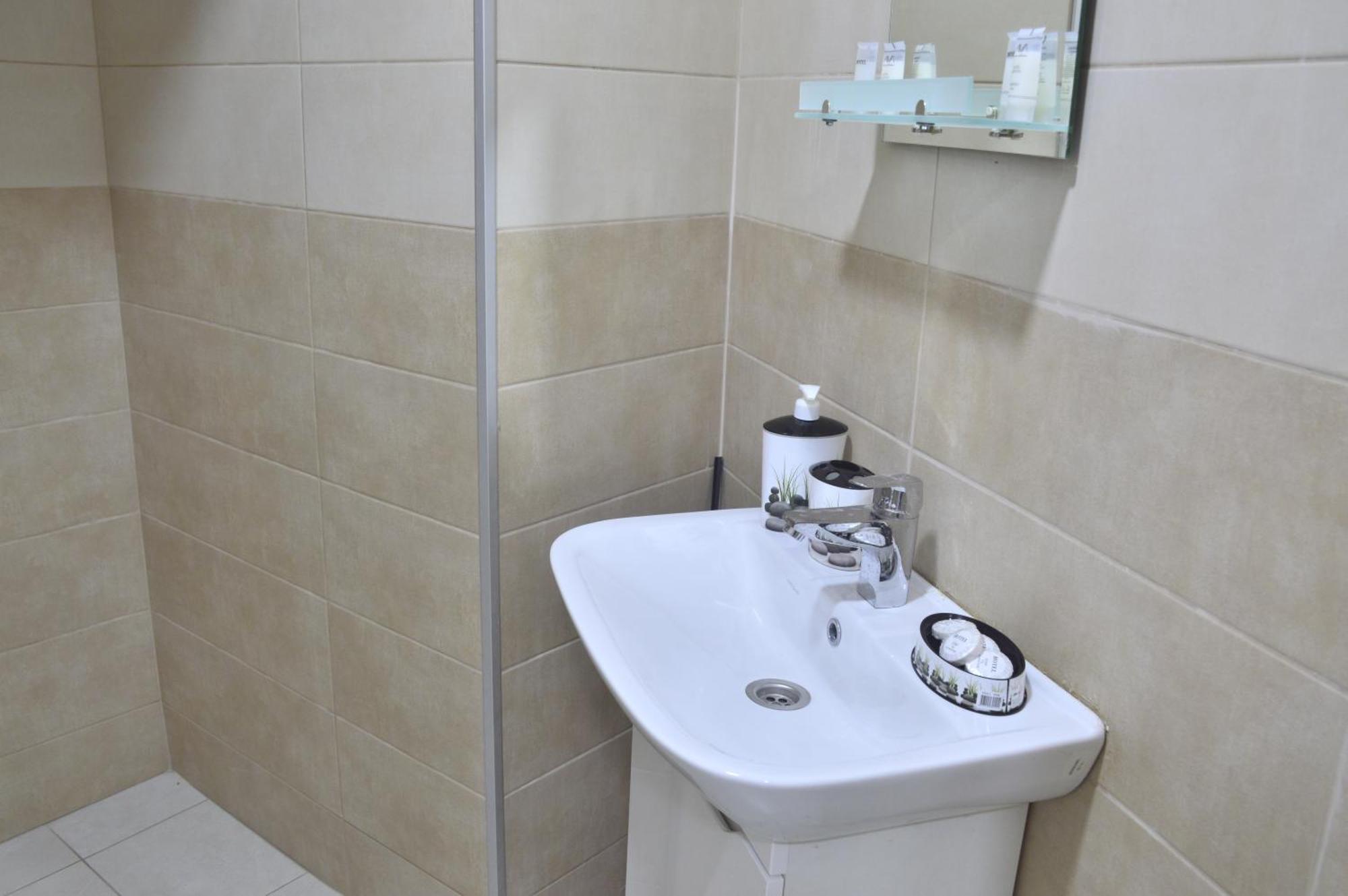 Mtatsmindaze Otel Tiflis Oda fotoğraf